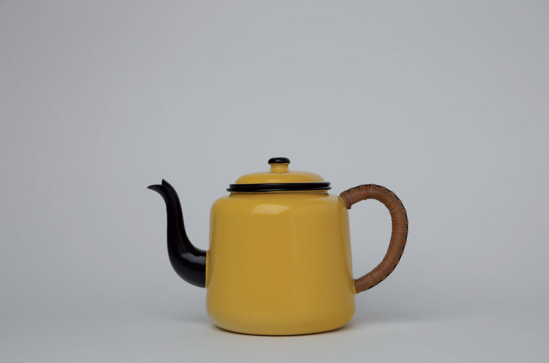 Vintage Finds: Yellow Enamel Teapot
